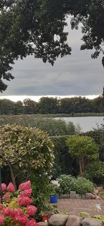 Bungalow Idylle Am See Нойрупин Екстериор снимка