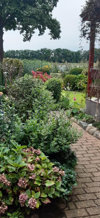 Bungalow Idylle Am See Нойрупин Екстериор снимка