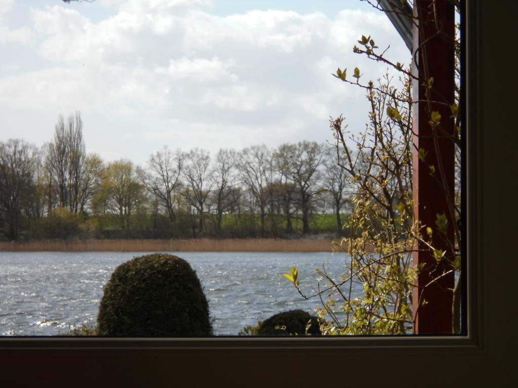 Bungalow Idylle Am See Нойрупин Екстериор снимка