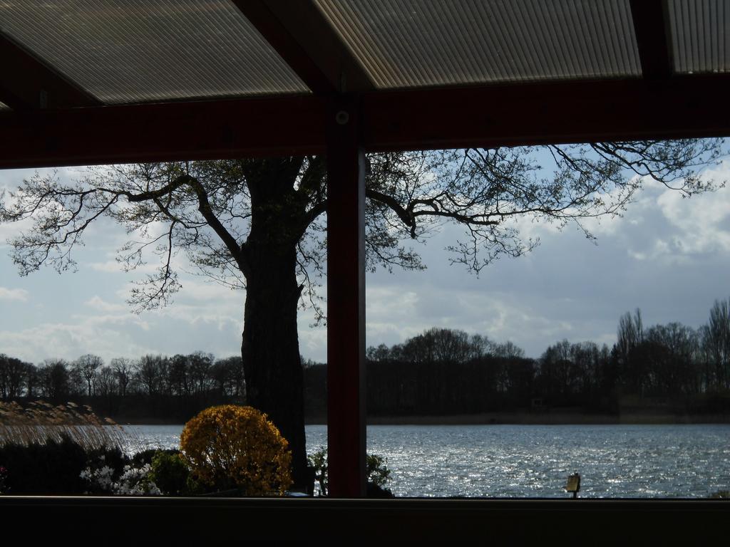 Bungalow Idylle Am See Нойрупин Екстериор снимка
