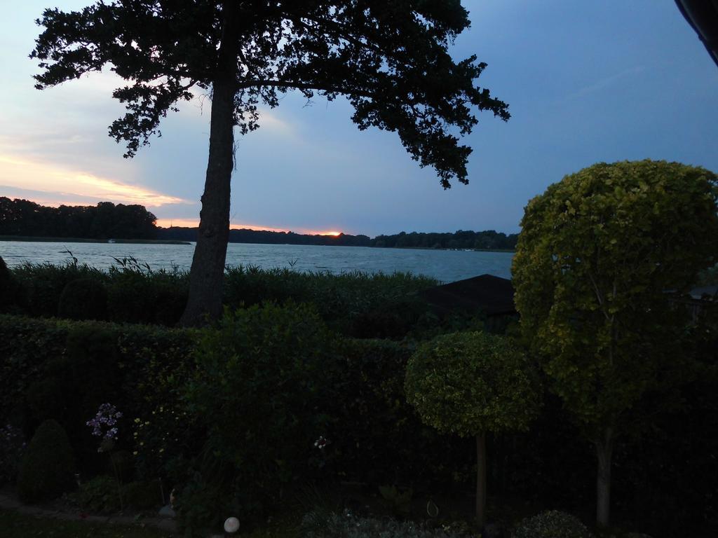 Bungalow Idylle Am See Нойрупин Екстериор снимка