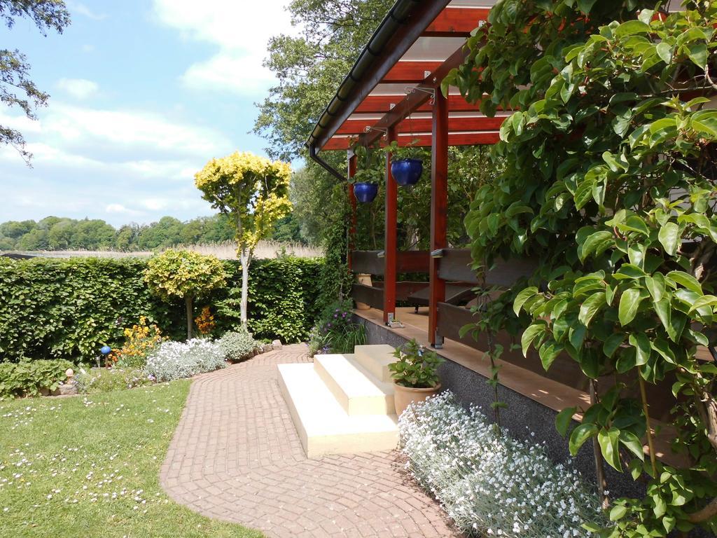 Bungalow Idylle Am See Нойрупин Екстериор снимка