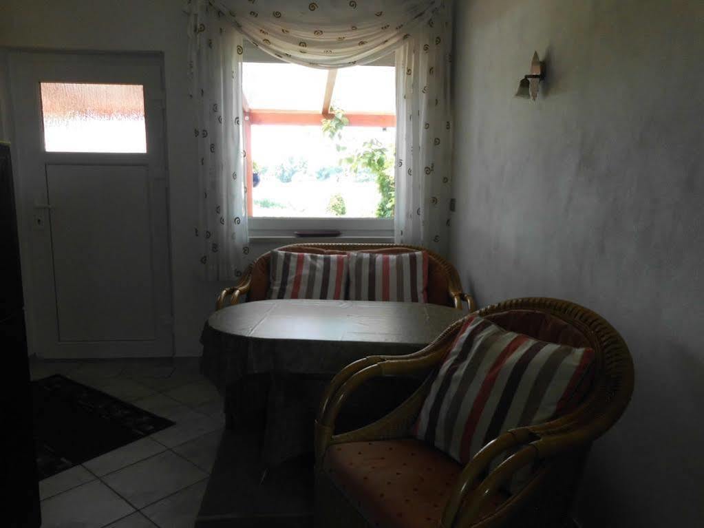 Bungalow Idylle Am See Нойрупин Екстериор снимка