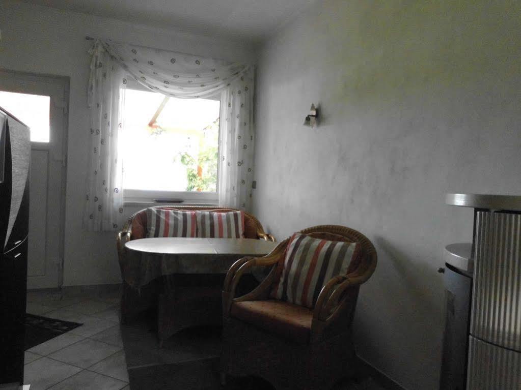 Bungalow Idylle Am See Нойрупин Екстериор снимка